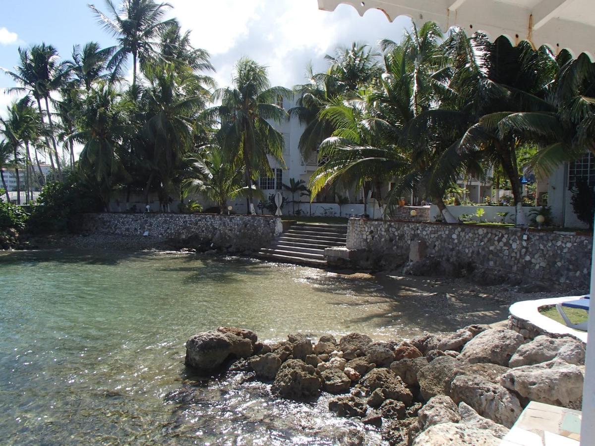 Chrisanns Beach Resort Очо Риос Екстериор снимка