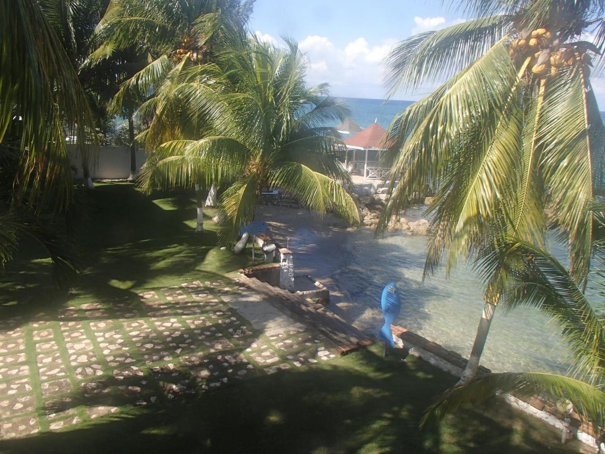 Chrisanns Beach Resort Очо Риос Екстериор снимка