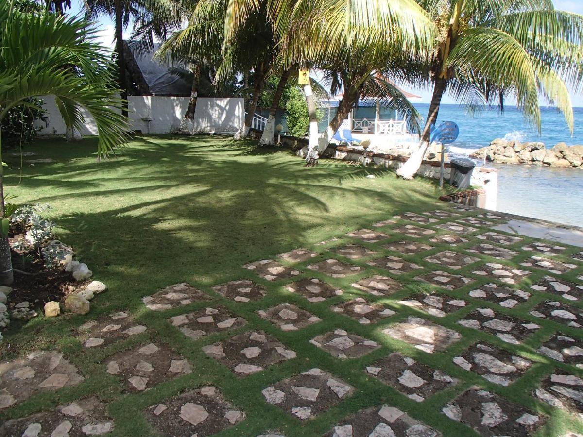 Chrisanns Beach Resort Очо Риос Екстериор снимка