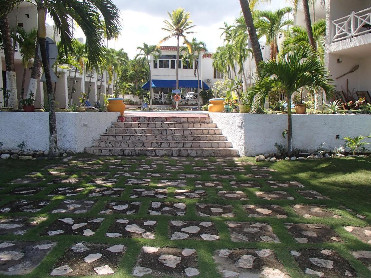 Chrisanns Beach Resort Очо Риос Екстериор снимка