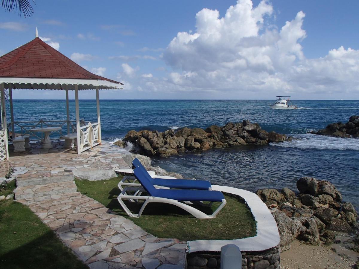 Chrisanns Beach Resort Очо Риос Екстериор снимка