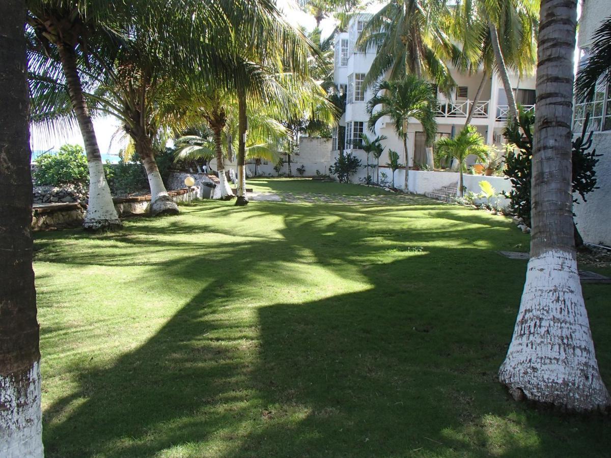 Chrisanns Beach Resort Очо Риос Екстериор снимка