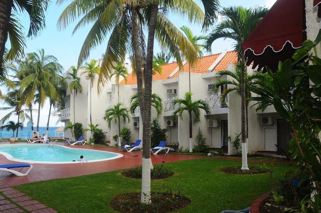 Chrisanns Beach Resort Очо Риос Екстериор снимка
