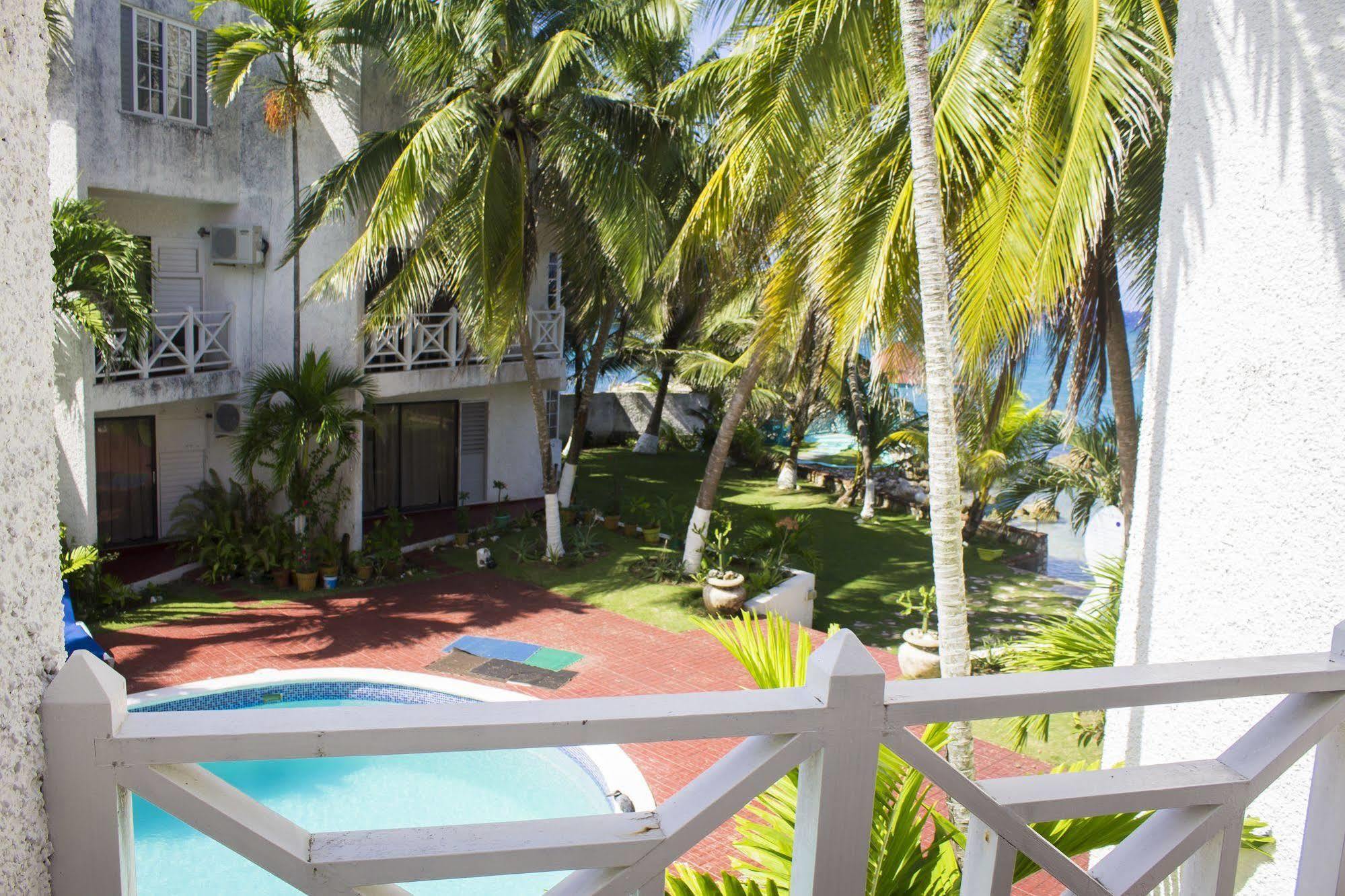 Chrisanns Beach Resort Очо Риос Екстериор снимка